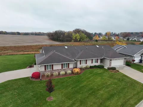 4302 Greenbriar Dr, Janesville, WI 53546