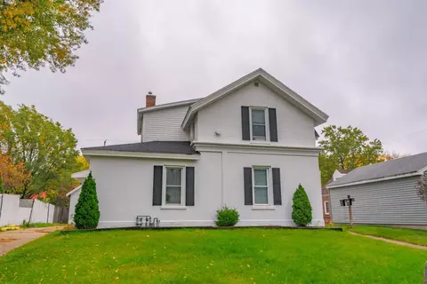 212 E Howard St, Portage, WI 53901