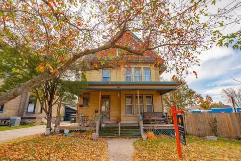 224 W Pleasant St, Portage, WI 53901