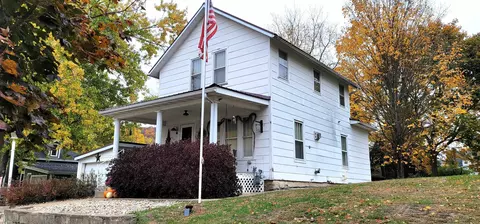 453 S James St, Richland Center, WI 53581