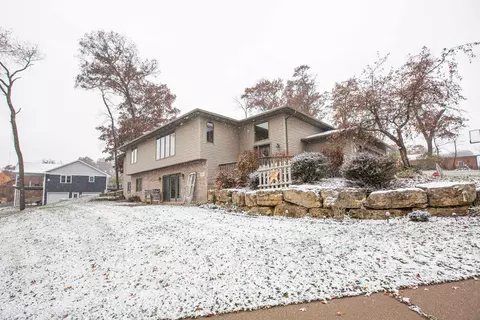 675 Pyrite Rd, Platteville, WI 53818