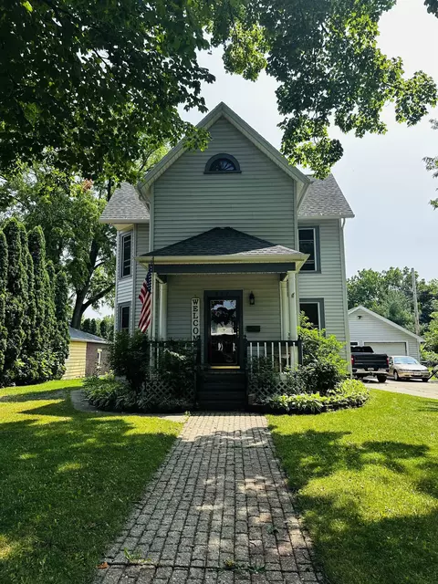 227 W Main St, Evansville, WI 53536