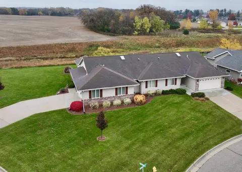 4302 Greenbriar Dr, Janesville, WI 53546