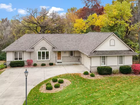 22075 W Ridge Rd, Waukesha, WI 53186