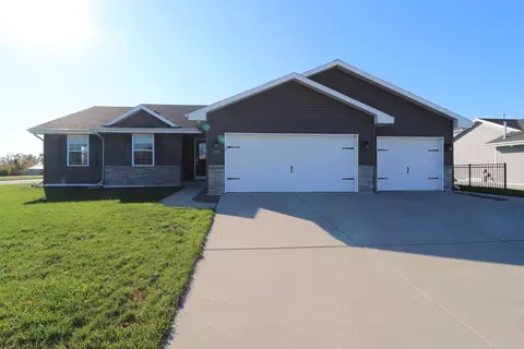 3901 Kestrel Point Dr, Janesville, WI 53548