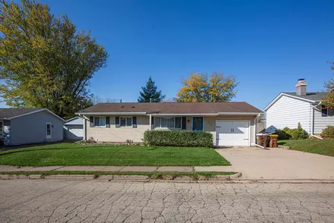 213 Jule St, East Dubuque, IL 61025