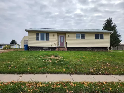 310 Hillside Dr, Dickeyville, WI 53808