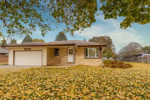 1920 N Sumac Dr, Janesville, WI 53545