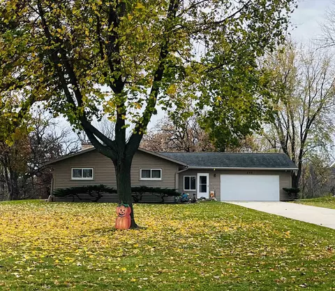 242 N Shore Dr, Belleville, WI 53508