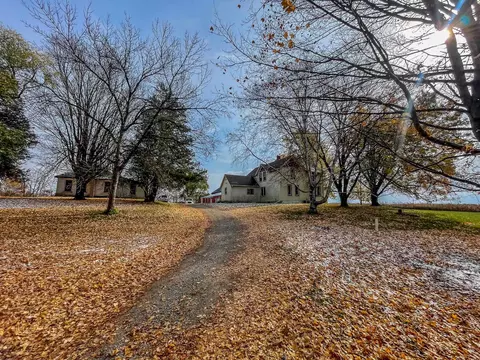 740 Watertown Rd, Lowell, WI 53557