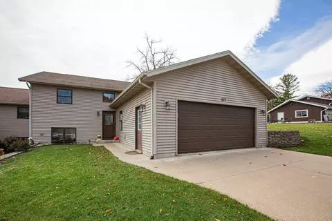 327 W North St, Dodgeville, WI 53533