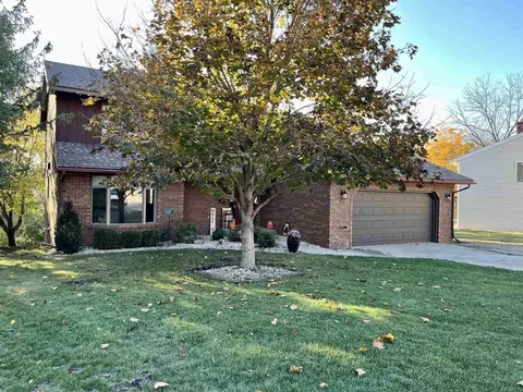 828 Parkview Ct, Portage, WI 53901
