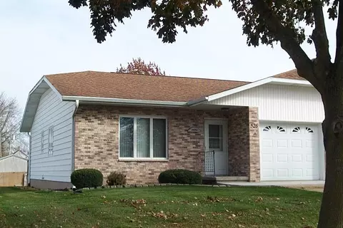 526 2nd St, Randolph, WI 53956