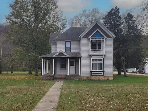 307 William St, Avoca, WI 53506