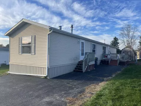 2220 Edgeview Dr, Monroe, WI 53566