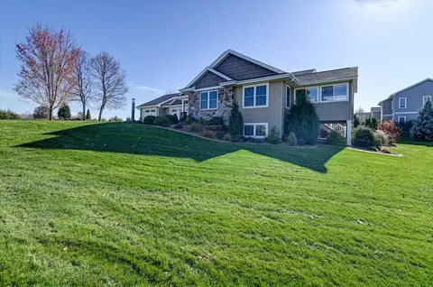 7274 Flyhawk Ln, Sauk City, WI 53583