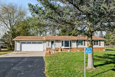 n5695 Lakeview Drive, Green Lake, WI 54941