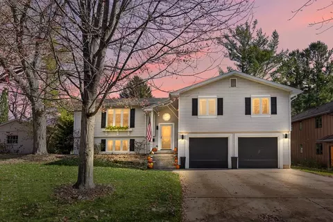 963 S Grove St, Ripon, WI 54971