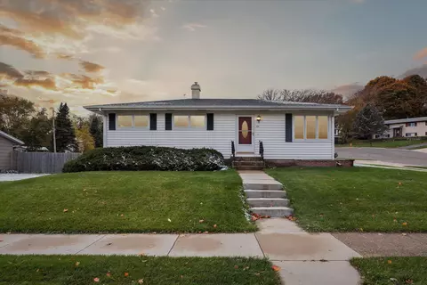 1619 N Oakhill Ave, Janesville, WI 53548