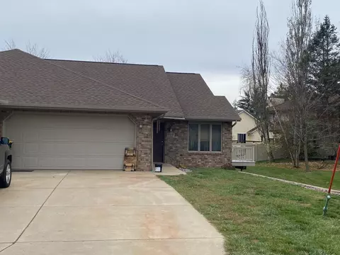 737 8th St, Prairie Du Sac, WI 53578