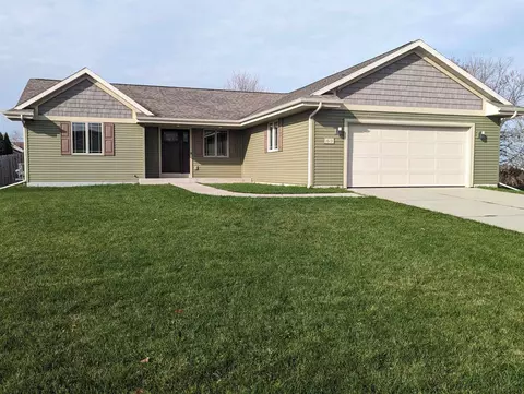 1613 Wildrose Way, Janesville, WI 53546