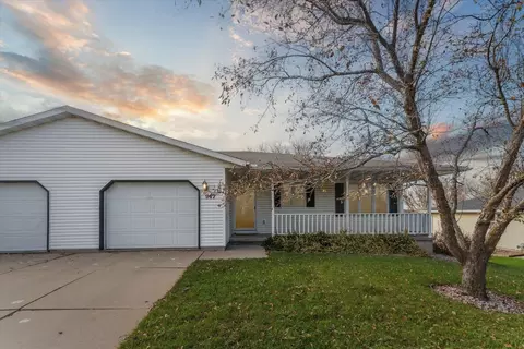 977 S Main St, Oregon, WI 53575