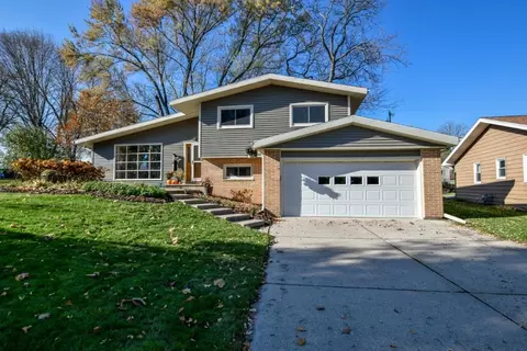 110 Twin Ln, Beaver Dam, WI 53916