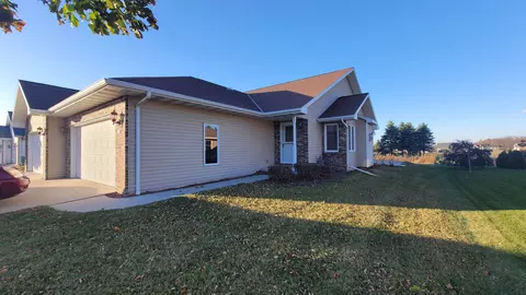 310 Woodridge Pl, Manitowoc, WI 54220