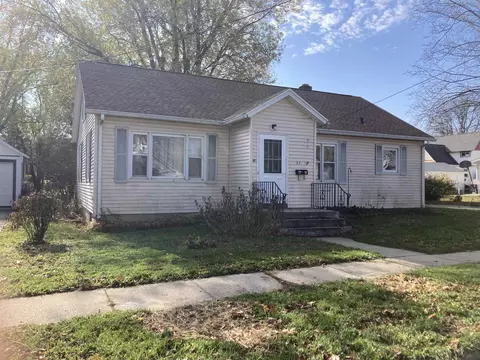 27 School St, Evansville, WI 53536