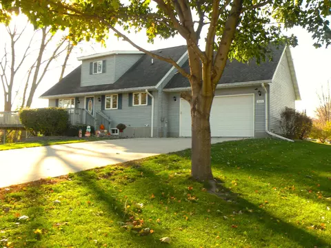 565 W Bay Ct, Green Lake, WI 54941