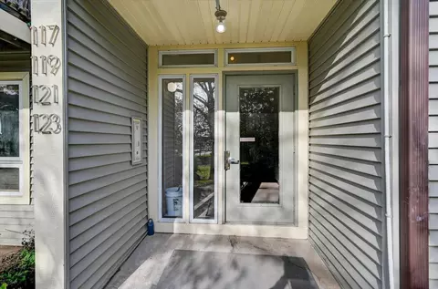 117 Ski Ct, Madison, WI 53713