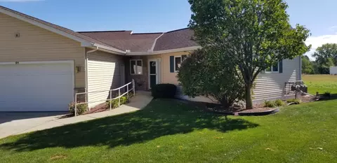 595 Country Ln, Cambridge, WI 53523