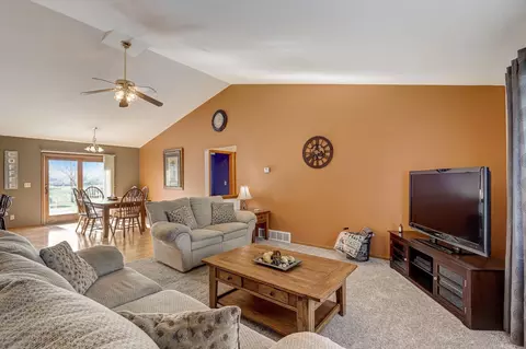 1401 Timber Ridge Trl, Watertown, WI 53098