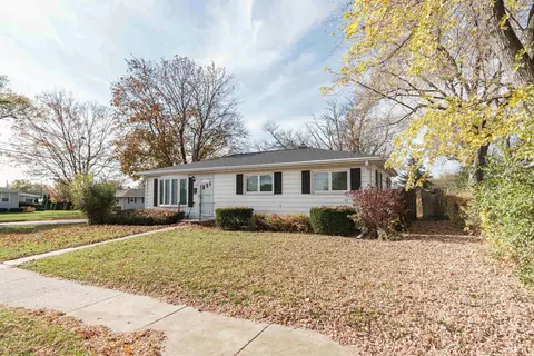 1468 S Oakhill Ave, Janesville, WI 53546