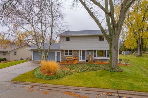 3027 Bollenbeck St, Cross Plains, WI 53528