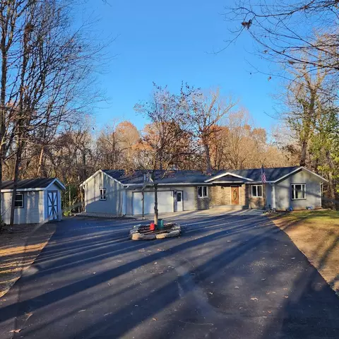 s8185 Woodland Court, Merrimac, WI 53561