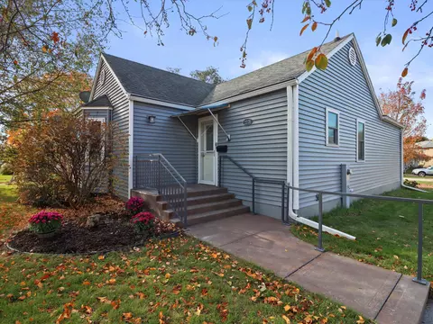 2218 Parmenter St, Middleton, WI 53562