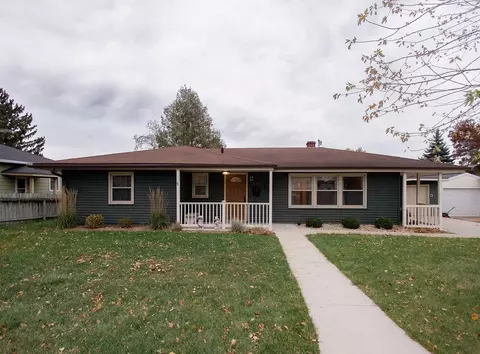 305 S Ellwood St, Dodgeville, WI 53533