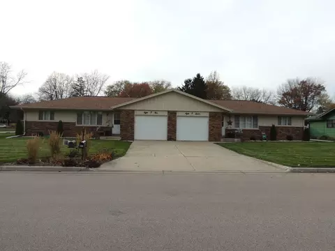 805 E Sussex Dr, Janesville, WI 53546