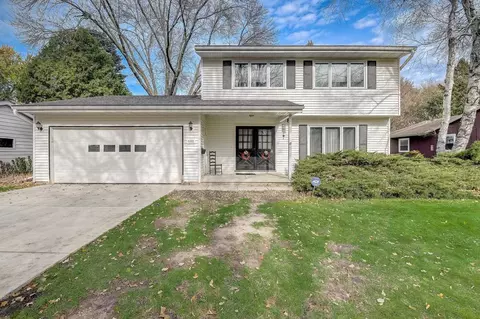 6322 Pilgrim Rd, Madison, WI 53711