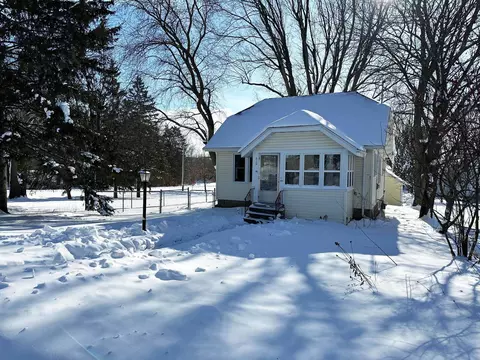 210 1st St, Friesland, WI 53935