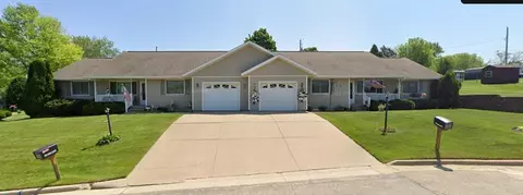 205-207 Kings Ct, Dodgeville, WI 53533