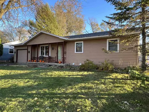 717 Lincoln Dr, Sun Prairie, WI 53590