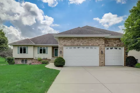 717 Weald Bridge Rd, Cottage Grove, WI 53527