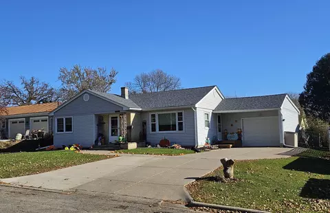 955 N Court St, Platteville, WI 53818