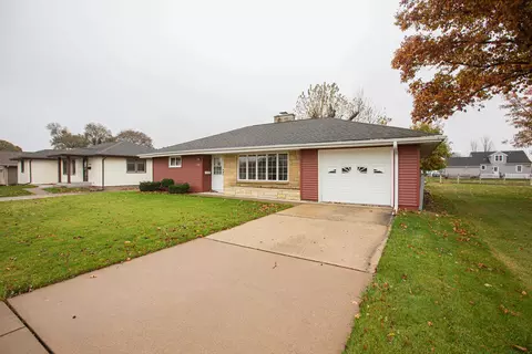 418 E Clay St, Cuba City, WI 53807