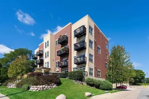 1220 E Locust St #306, Milwaukee, WI 53212