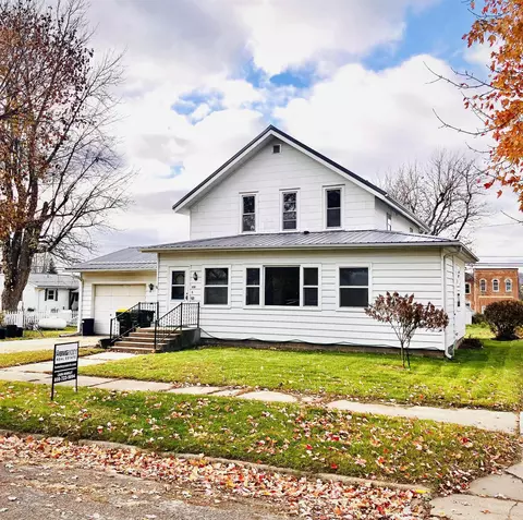 108 W Dewey St, Cassville, WI 53806