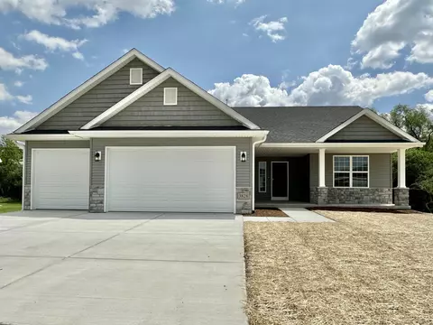 3828 White Pine Dr, Janesville, WI 53545