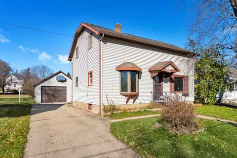 109 Fischer Ave, Beaver Dam, WI 53916